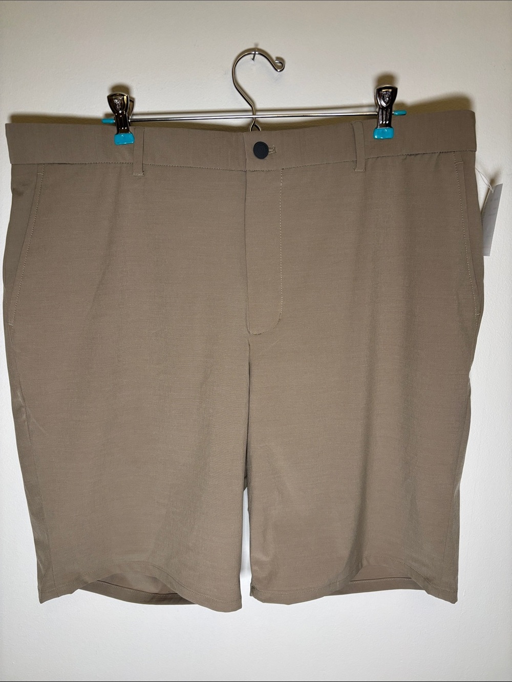 Johnnie-O Mulligan Performance Chino Shorts – Light Khaki – Size 38 NEW